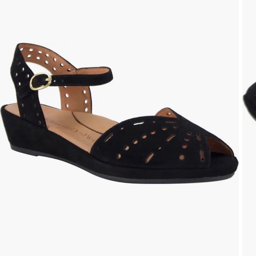 New, unworn L’Amour Les Pieds “Brenn” ankle strap sandal, black suede. 9M